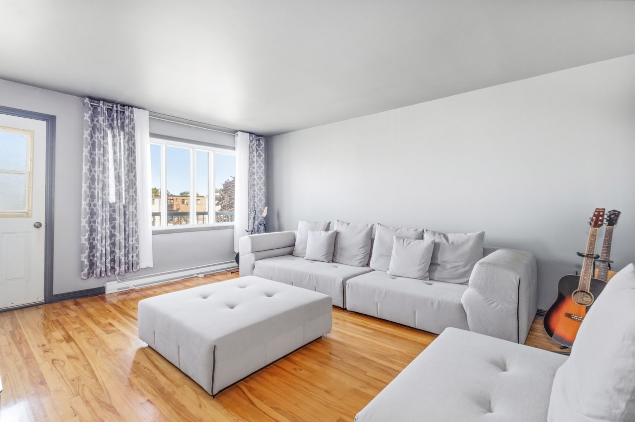 Salon — 2290 - 2292, Rue Lise, Montréal (LaSalle), H8N1M5, Montréal (LaSalle)