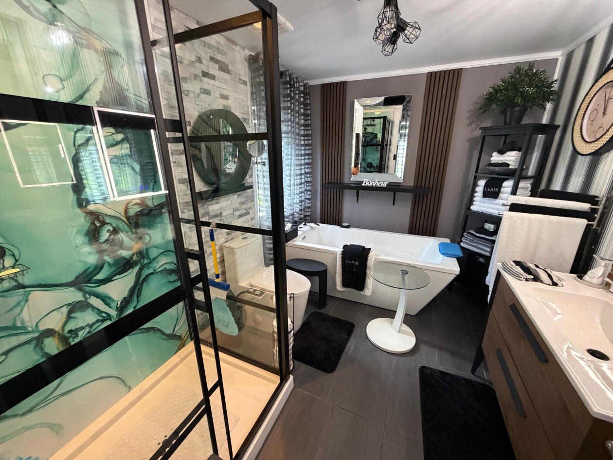 Salle de bains — 210, Ch. du Four-à-Chaux, Alma, G8B5V3, Alma