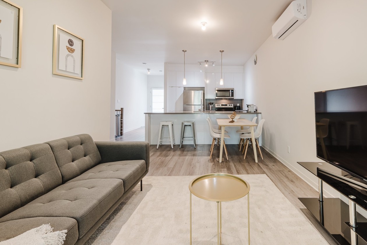 Salon — 9740, Rue William-Fleming, Montréal (LaSalle), H8R0C2, Montréal (LaSalle)