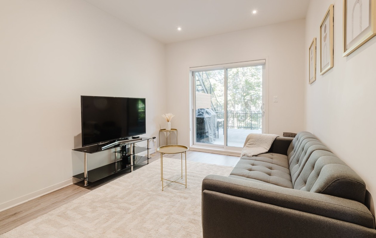 Salon — 9740, Rue William-Fleming, Montréal (LaSalle), H8R0C2, Montréal (LaSalle)