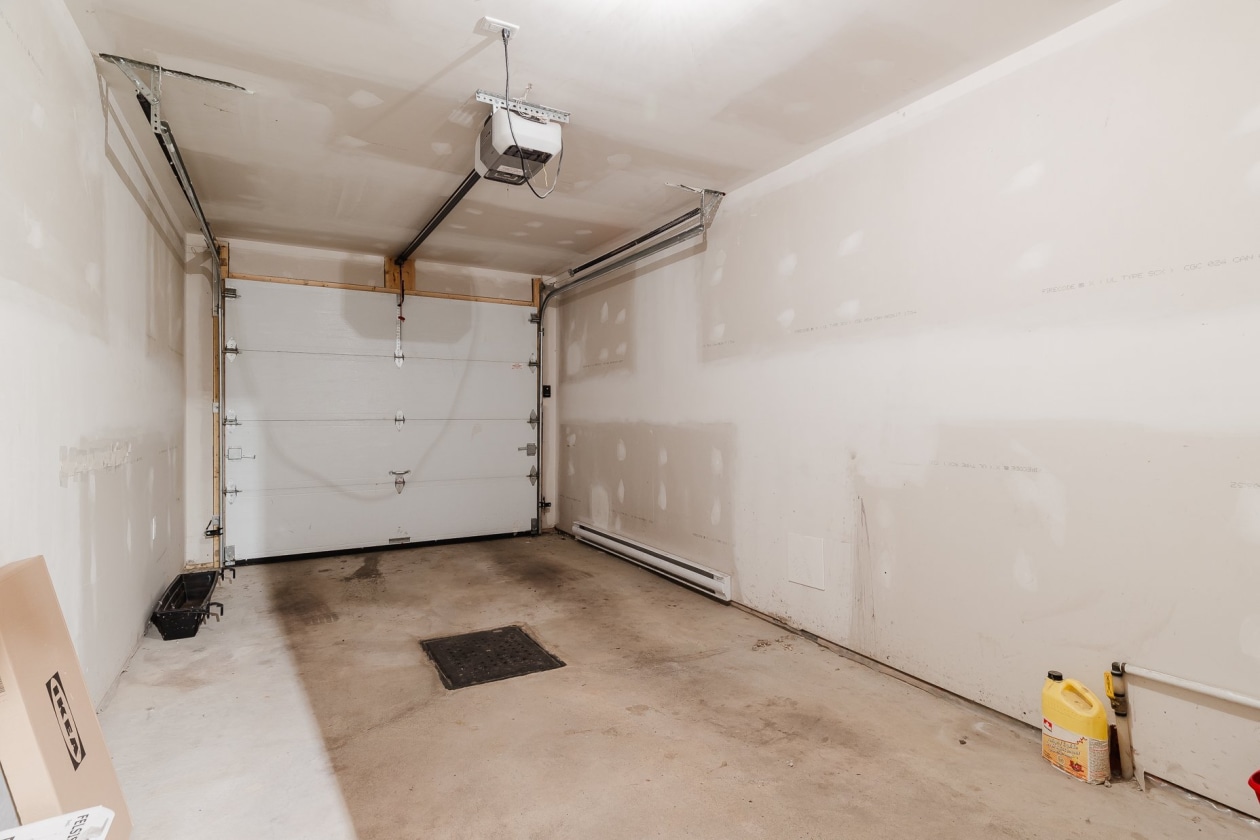 Garage — 9740, Rue William-Fleming, Montréal (LaSalle), H8R0C2, Montréal (LaSalle)