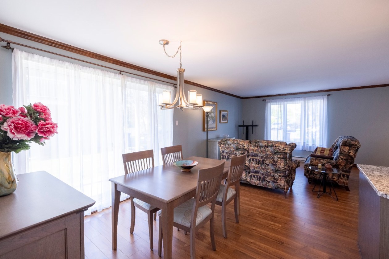 Salle à manger — 636, Rue Sébastien, Québec (Charlesbourg ), G2L2W4, Québec (Charlesbourg )