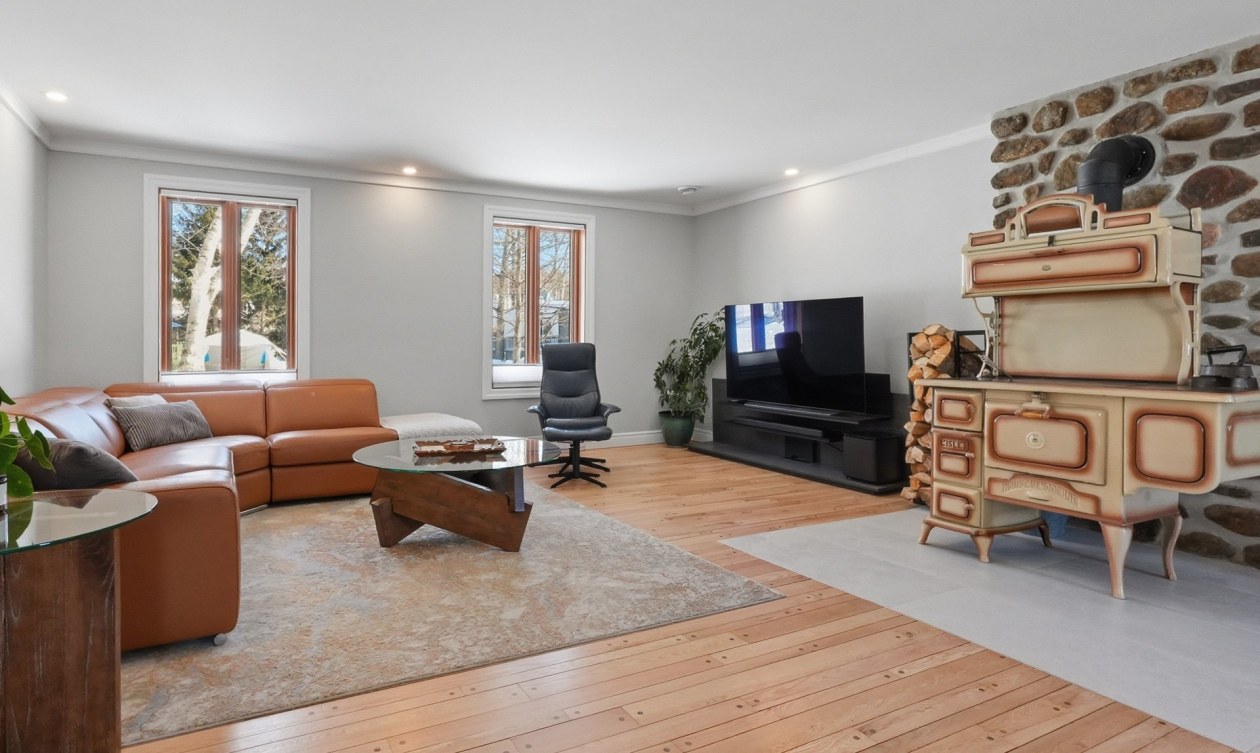 Salon — 5, Rue des Sarcelles, Beaupré, G0A1E0, Beaupré