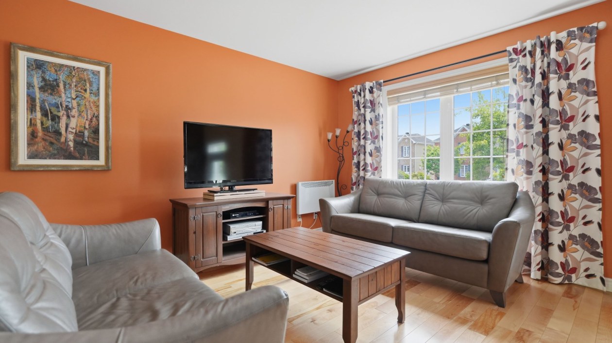 Salon — 3239, Rue François-De Villars, Québec (Beauport), G1C8A8, Québec (Beauport)