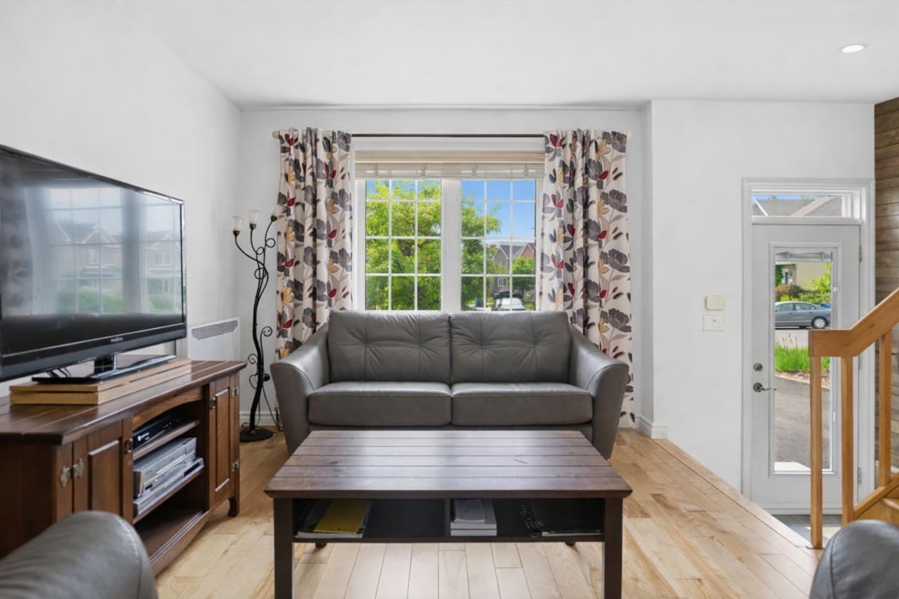 Salon — 3239, Rue François-De Villars, Québec (Beauport), G1C8A8, Québec (Beauport)