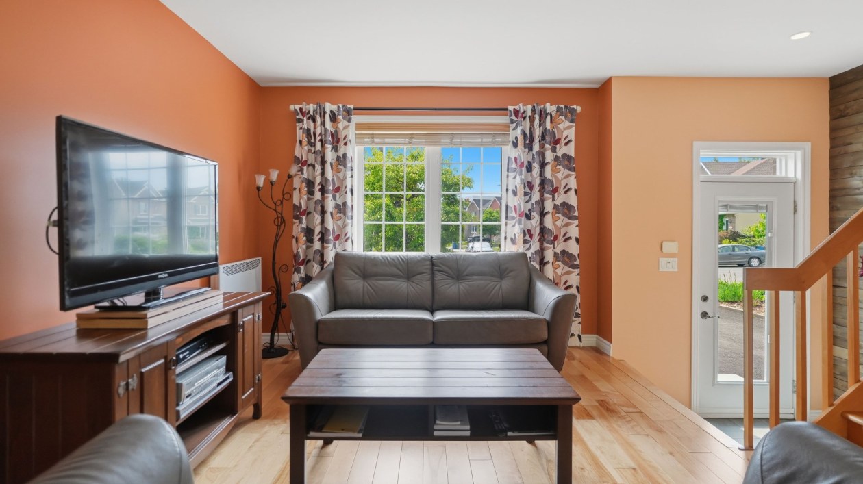 Salon — 3239, Rue François-De Villars, Québec (Beauport), G1C8A8, Québec (Beauport)