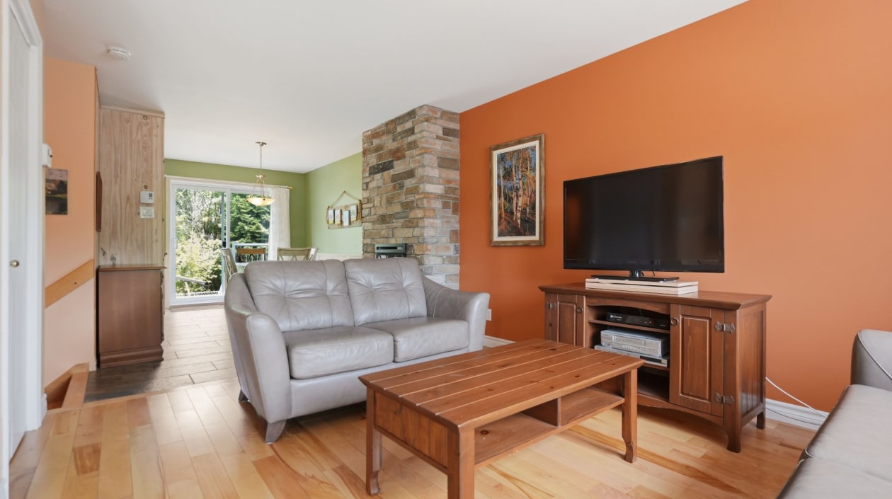 Salon — 3239, Rue François-De Villars, Québec (Beauport), G1C8A8, Québec (Beauport)