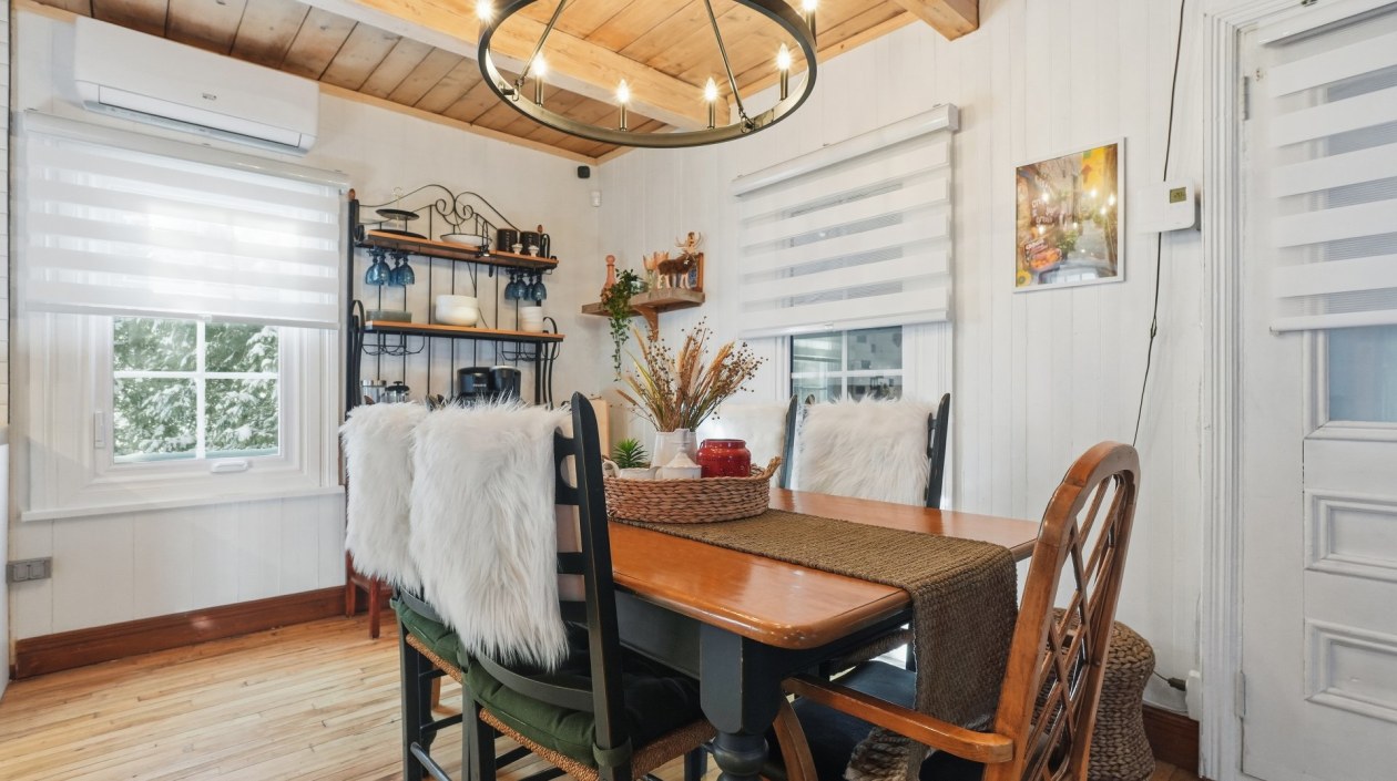 Salle à manger — 3626, Av. Royale, Saint-Ferréol-les-Neiges, G0A3R0, Saint-Ferréol-les-Neiges
