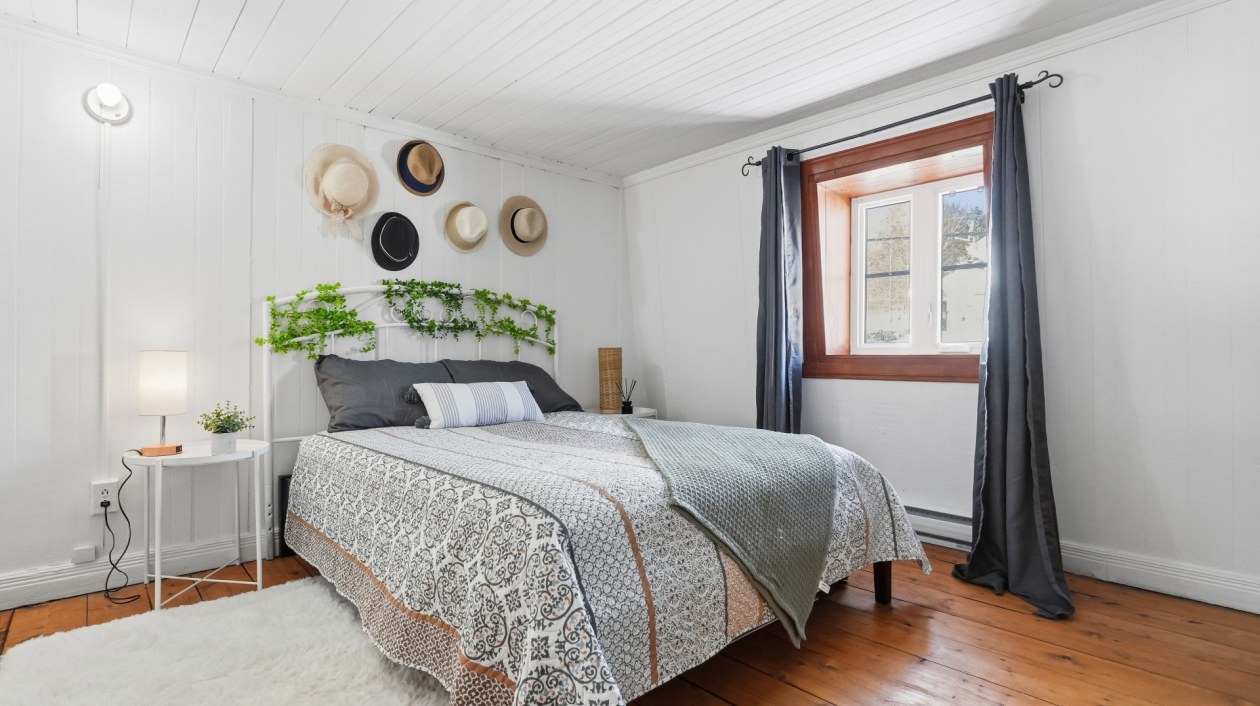 Chambre à coucher — 3626, Av. Royale, Saint-Ferréol-les-Neiges, G0A3R0, Saint-Ferréol-les-Neiges