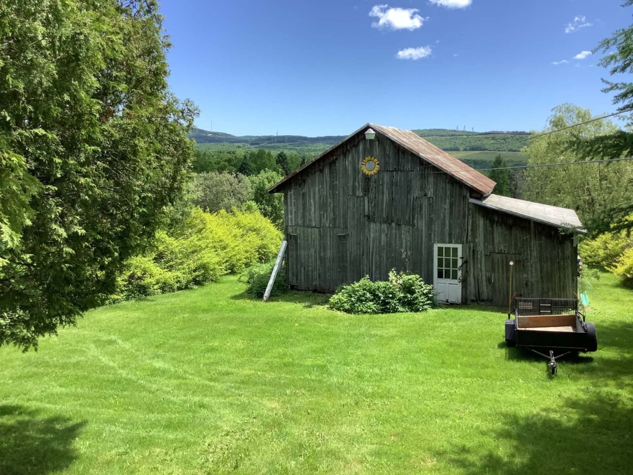 Grange — 3626, Av. Royale, Saint-Ferréol-les-Neiges, G0A3R0, Saint-Ferréol-les-Neiges