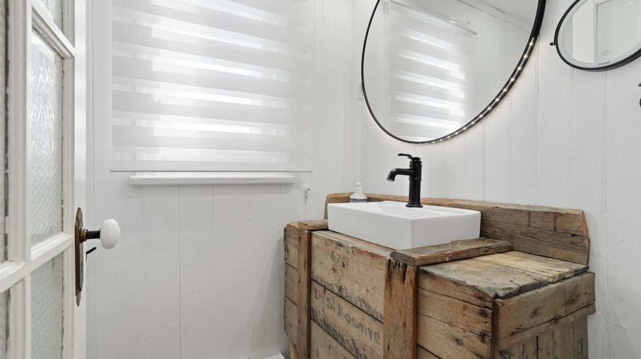 Salle d'eau — 3626, Av. Royale, Saint-Ferréol-les-Neiges, G0A3R0, Saint-Ferréol-les-Neiges