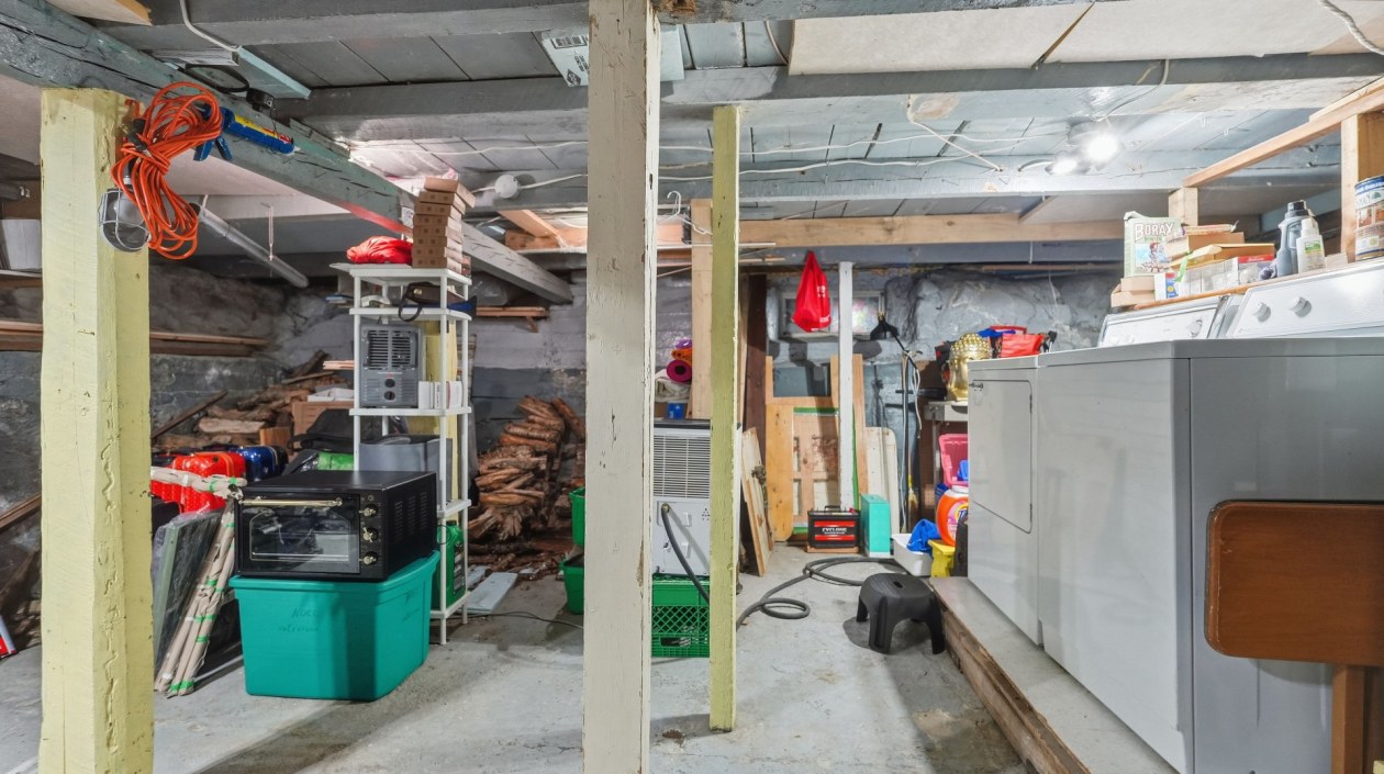 Salle de lavage — 3626, Av. Royale, Saint-Ferréol-les-Neiges, G0A3R0, Saint-Ferréol-les-Neiges