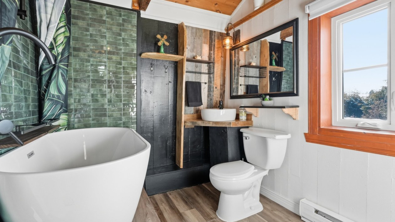 Salle de bains — 3626, Av. Royale, Saint-Ferréol-les-Neiges, G0A3R0, Saint-Ferréol-les-Neiges