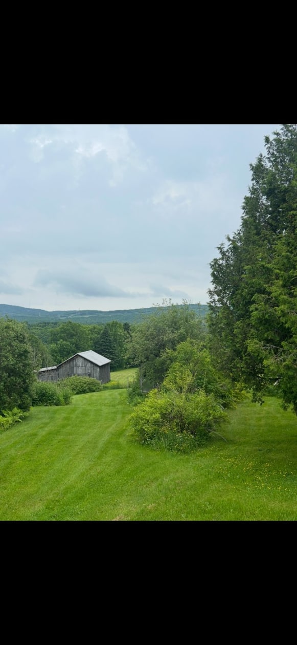 Grange — 3626, Av. Royale, Saint-Ferréol-les-Neiges, G0A3R0, Saint-Ferréol-les-Neiges