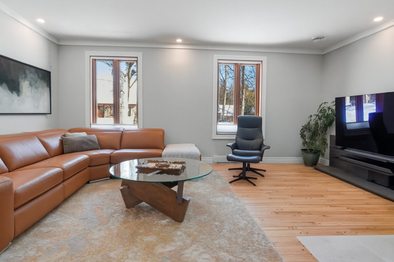Salon — 5, Rue des Sarcelles, Beaupré, G0A1E0, Beaupré