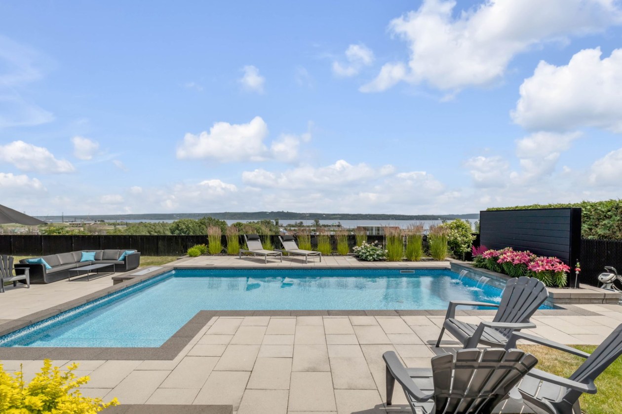 Piscine — 106, Rue Latouche, Québec (Beauport), G1E0B8, Québec (Beauport)