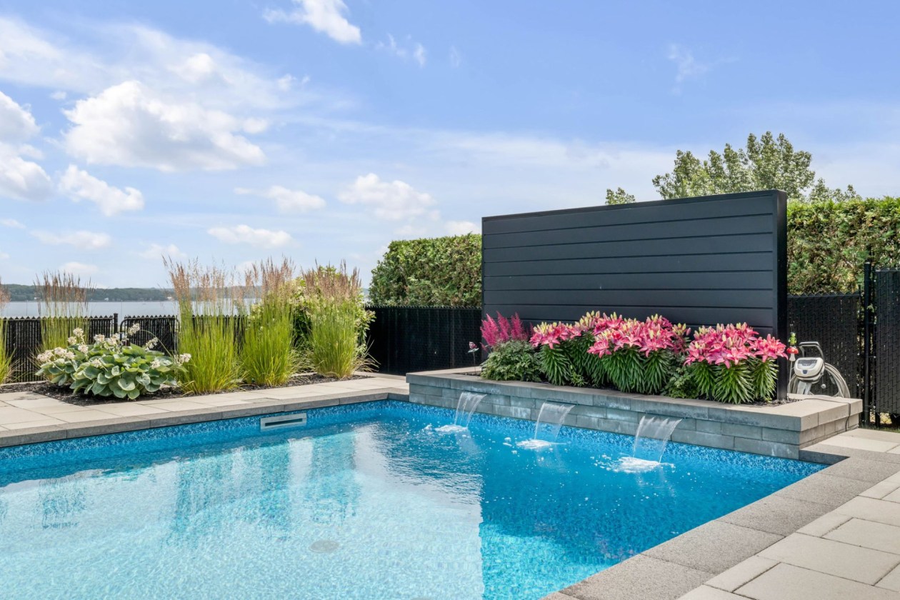 Piscine — 106, Rue Latouche, Québec (Beauport), G1E0B8, Québec (Beauport)