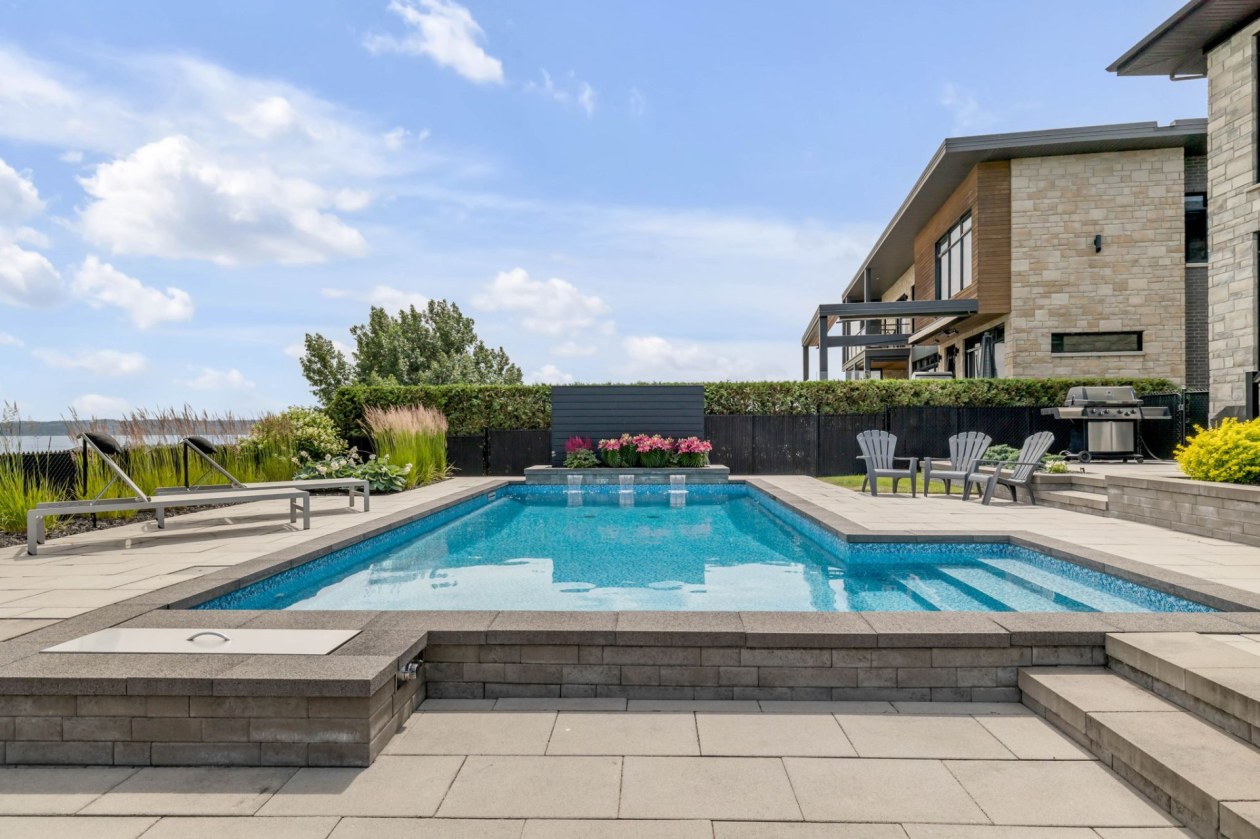 Piscine — 106, Rue Latouche, Québec (Beauport), G1E0B8, Québec (Beauport)