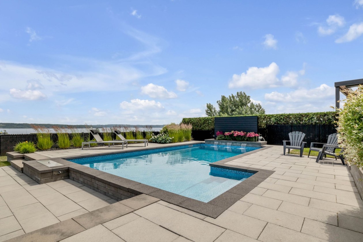 Piscine — 106, Rue Latouche, Québec (Beauport), G1E0B8, Québec (Beauport)
