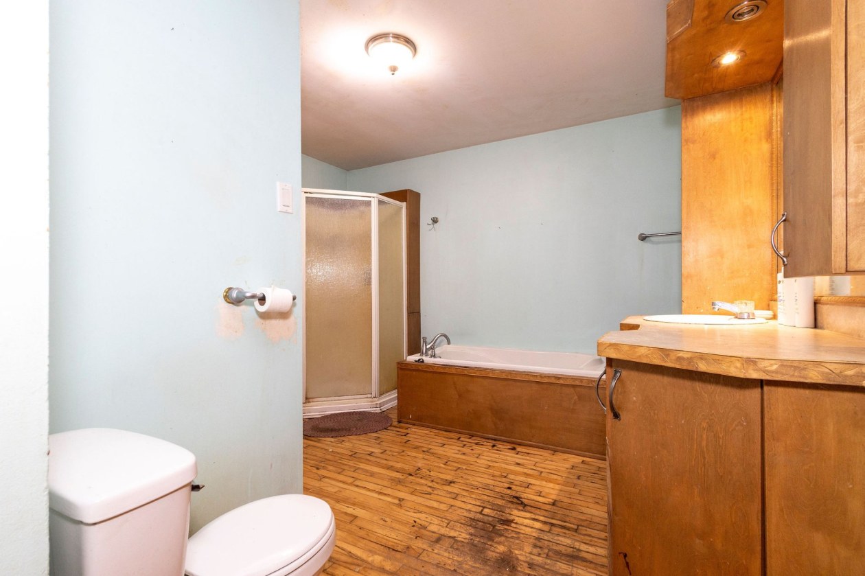 Salle de bains — 16, Rue Laramée, Châteauguay, J6K1K9, Châteauguay