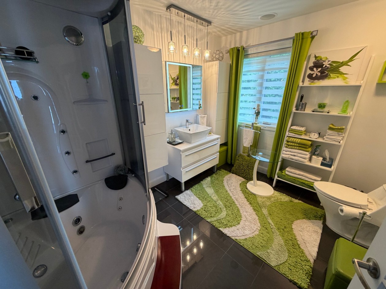 Salle de bains — 210, Ch. du Four-à-Chaux, Alma, G8B5V3, Alma