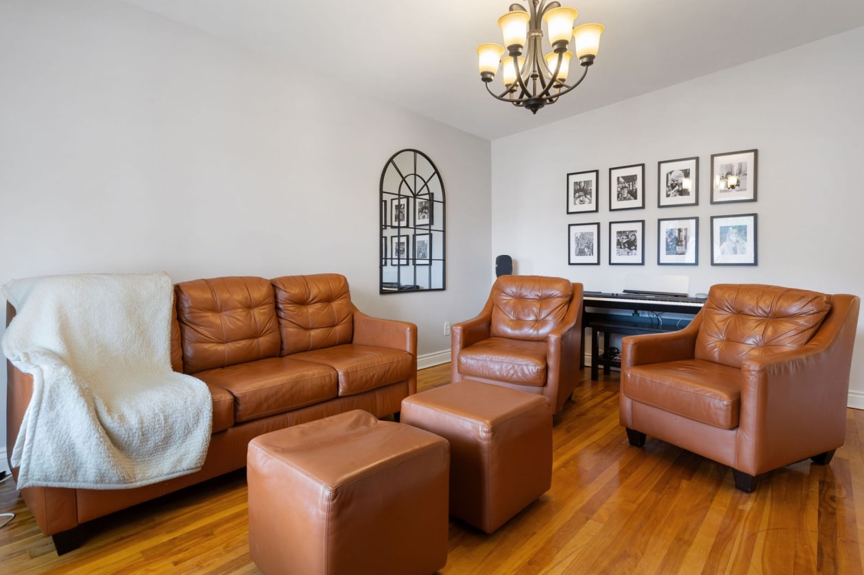Salon — 11570, Boul. Ste-Colette, Montréal (Montréal-Nord), H1G4T7, Montréal (Montréal-Nord)