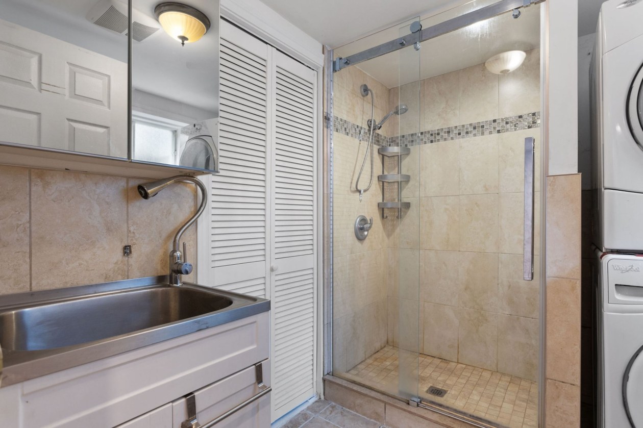 Salle de lavage — 11570, Boul. Ste-Colette, Montréal (Montréal-Nord), H1G4T7, Montréal (Montréal-Nord)