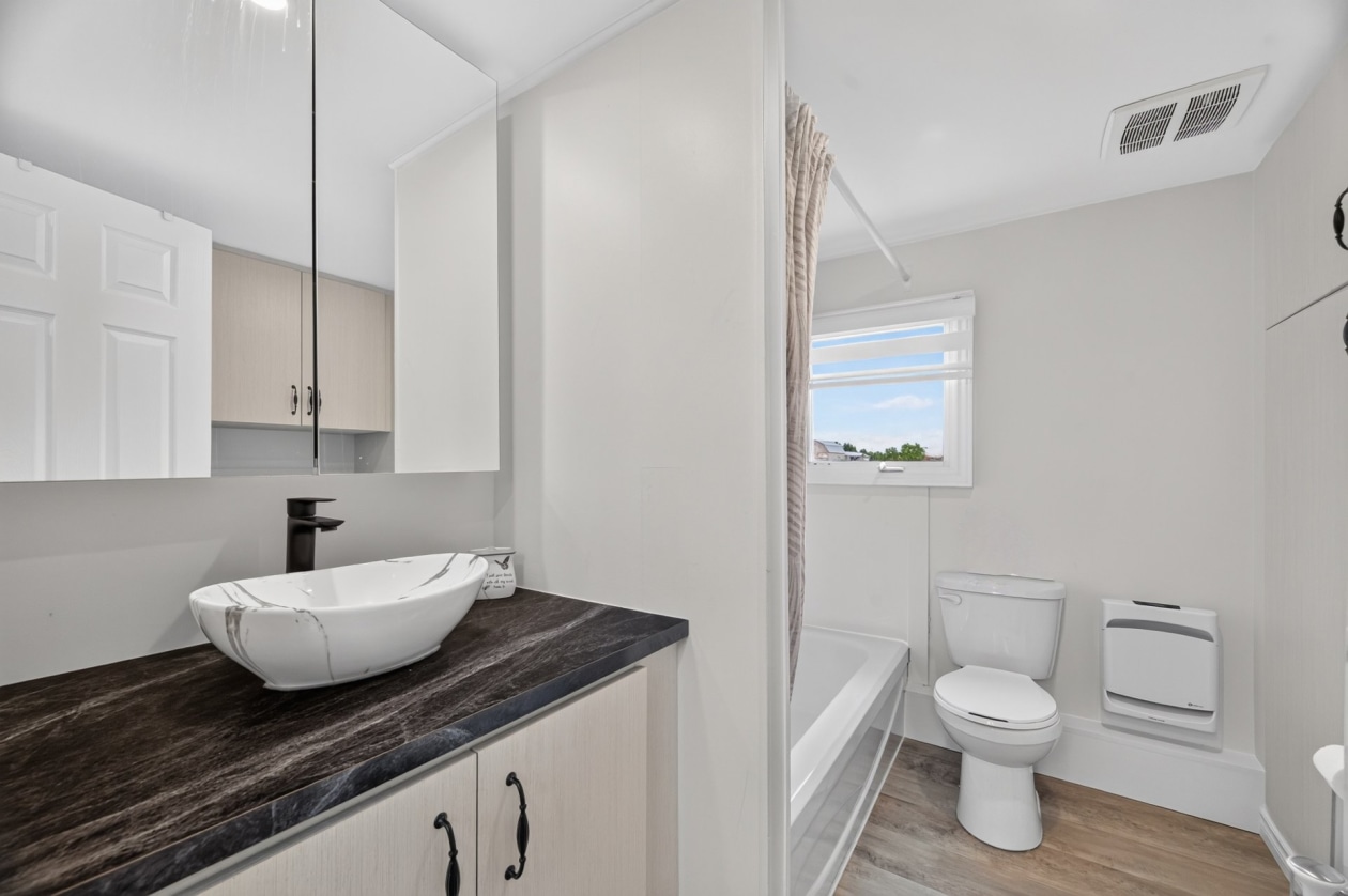 Salle de bains — 222, 4e Rang O., Saint-Anaclet-de-Lessard, G0K1H0, Saint-Anaclet-de-Lessard