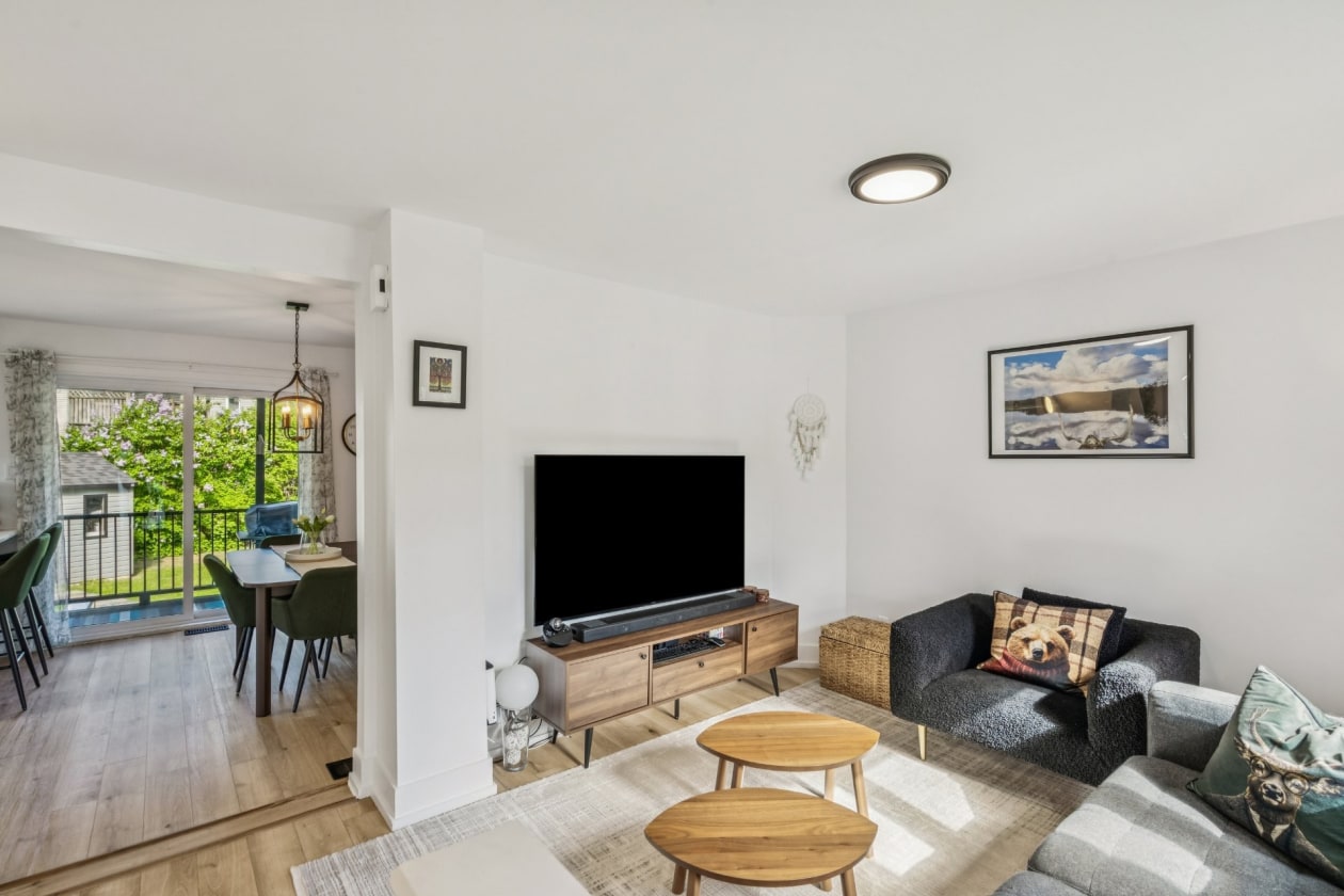 Salon — 7, 1re Avenue N., L'Île-Perrot, J7V3J4, L'Île-Perrot