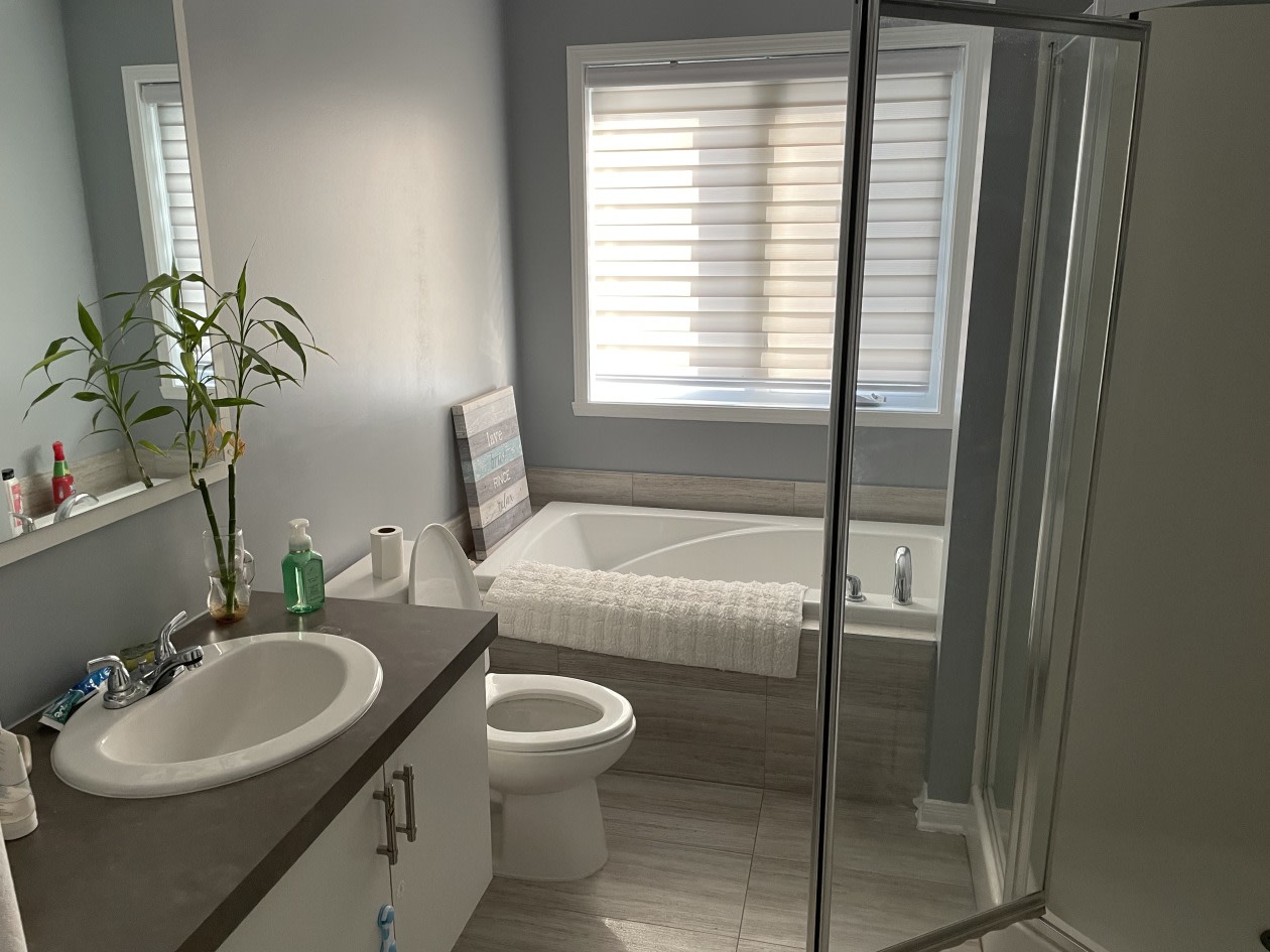 Salle de bains — 114 Rue Rabelais, Saint-Constant, J5A 0J5, Saint-Constant