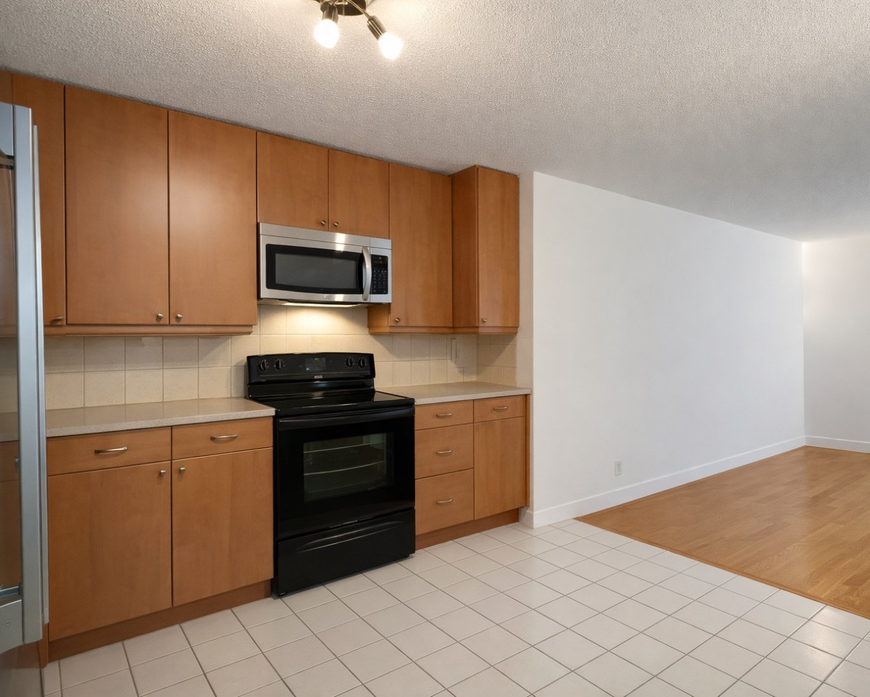Cuisine — 10100 Ave. Bois-de-Boulogne, 504, Montreal, H4N 1K7, Montreal