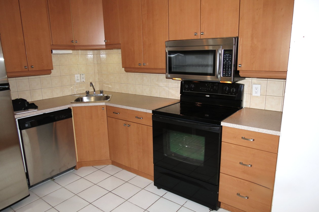 Cuisine — 10100 Ave. Bois-de-Boulogne, 504, Montreal, H4N 1K7, Montreal