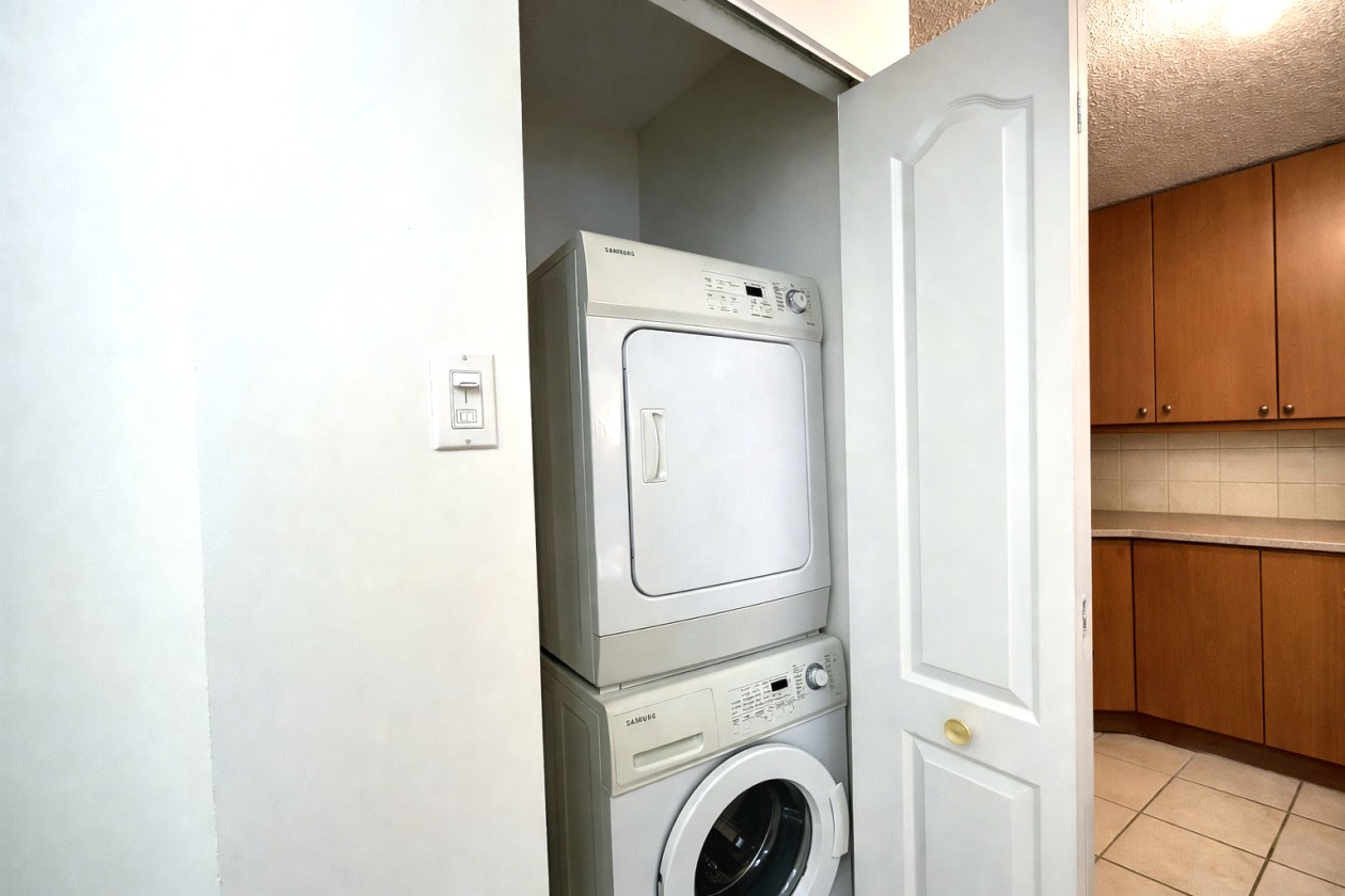 Salle de lavage — 10100 Ave. Bois-de-Boulogne, 504, Montreal, H4N 1K7, Montreal