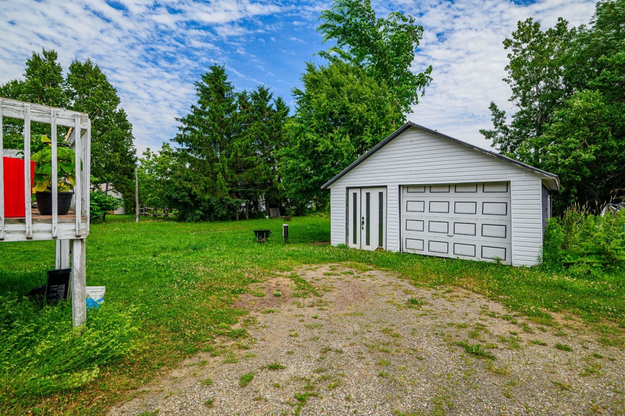 Garage — 55 - 57, Rue Principale, Saint-Eugène-de-Ladrière, G0L1P0, Saint-Eugène-de-Ladrière