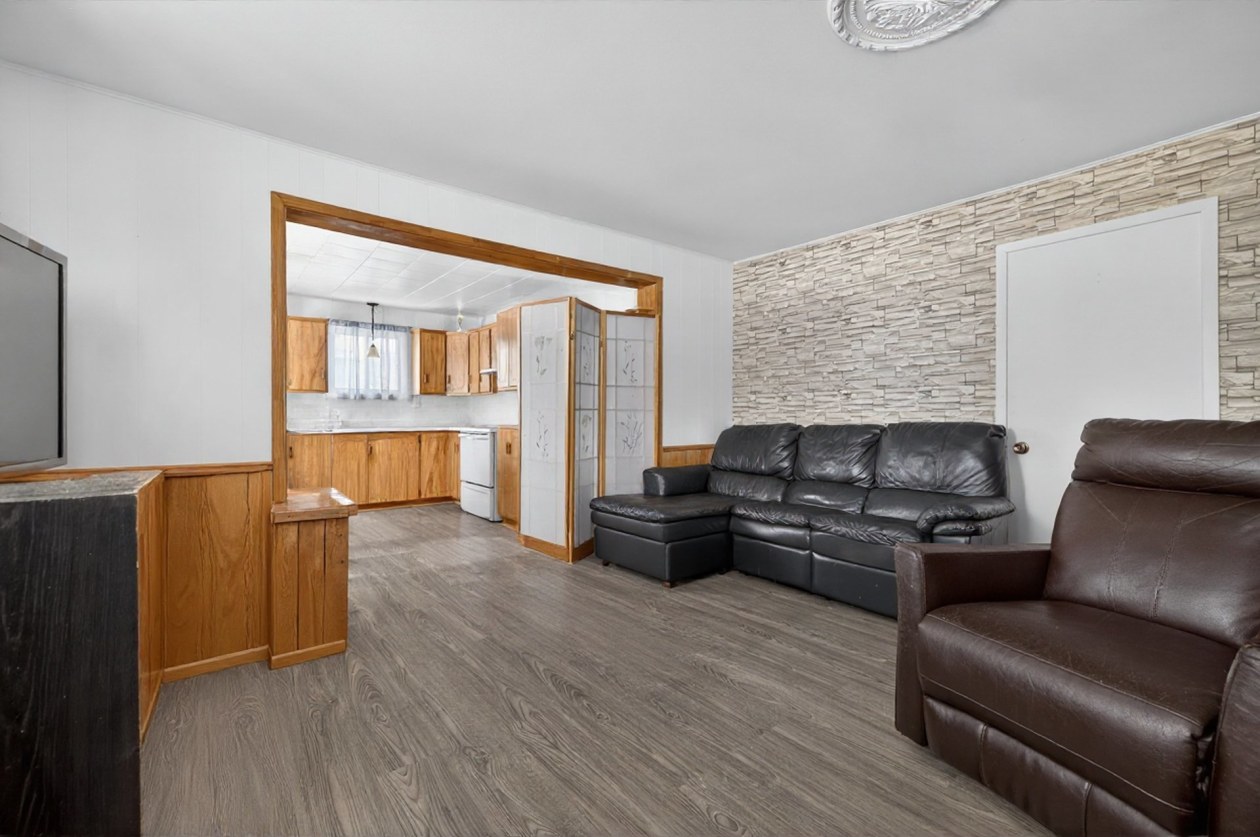 Salon — 55 - 57, Rue Principale, Saint-Eugène-de-Ladrière, G0L1P0, Saint-Eugène-de-Ladrière