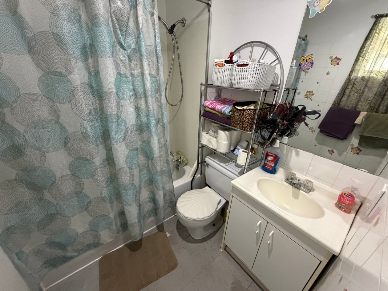 Salle de bains — 439 - 441, Rue de la Place-d'Armes, Saguenay (Chicoutimi), G7H4X3, Saguenay (Chicoutimi)