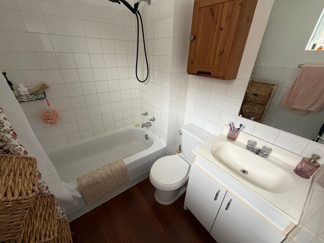 Salle de bains — 439 - 441, Rue de la Place-d'Armes, Saguenay (Chicoutimi), G7H4X3, Saguenay (Chicoutimi)