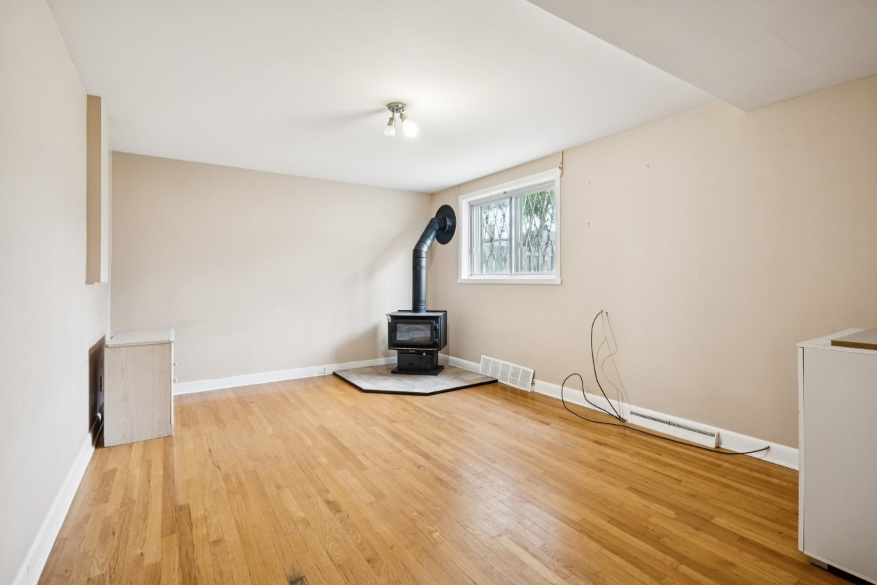 Salle familiale — 1929, Rue Gérard, Laval (Chomedey), H7T1N2, Laval (Chomedey)