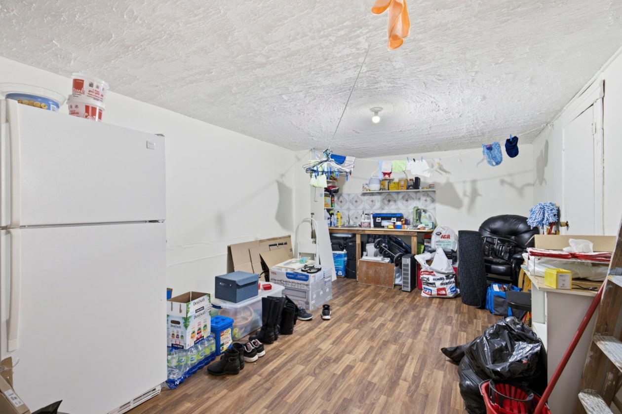 Salle familiale — 335, Rue Colbert, Montréal (Rivière-des-Prairies/Pointe-aux-Trembles), H1A3E3, Montréal (Rivière-des-Prairies/Pointe-aux-Trembles)