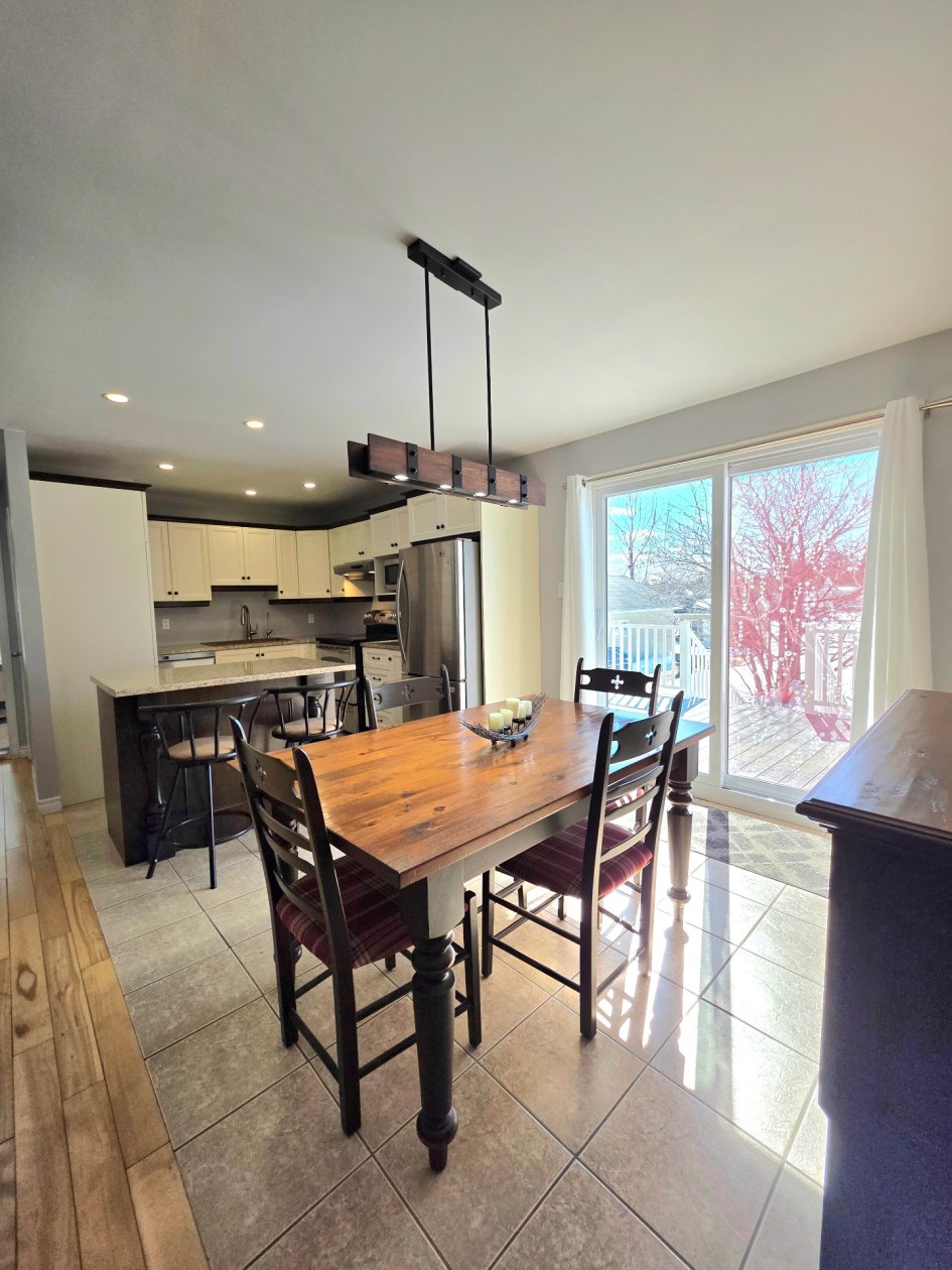 Salle à manger — 92, Route des Pionniers, Rimouski, G5N5M7, Rimouski