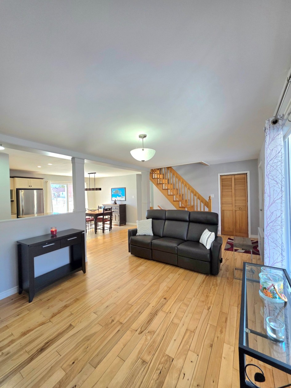 Salon — 92, Route des Pionniers, Rimouski, G5N5M7, Rimouski