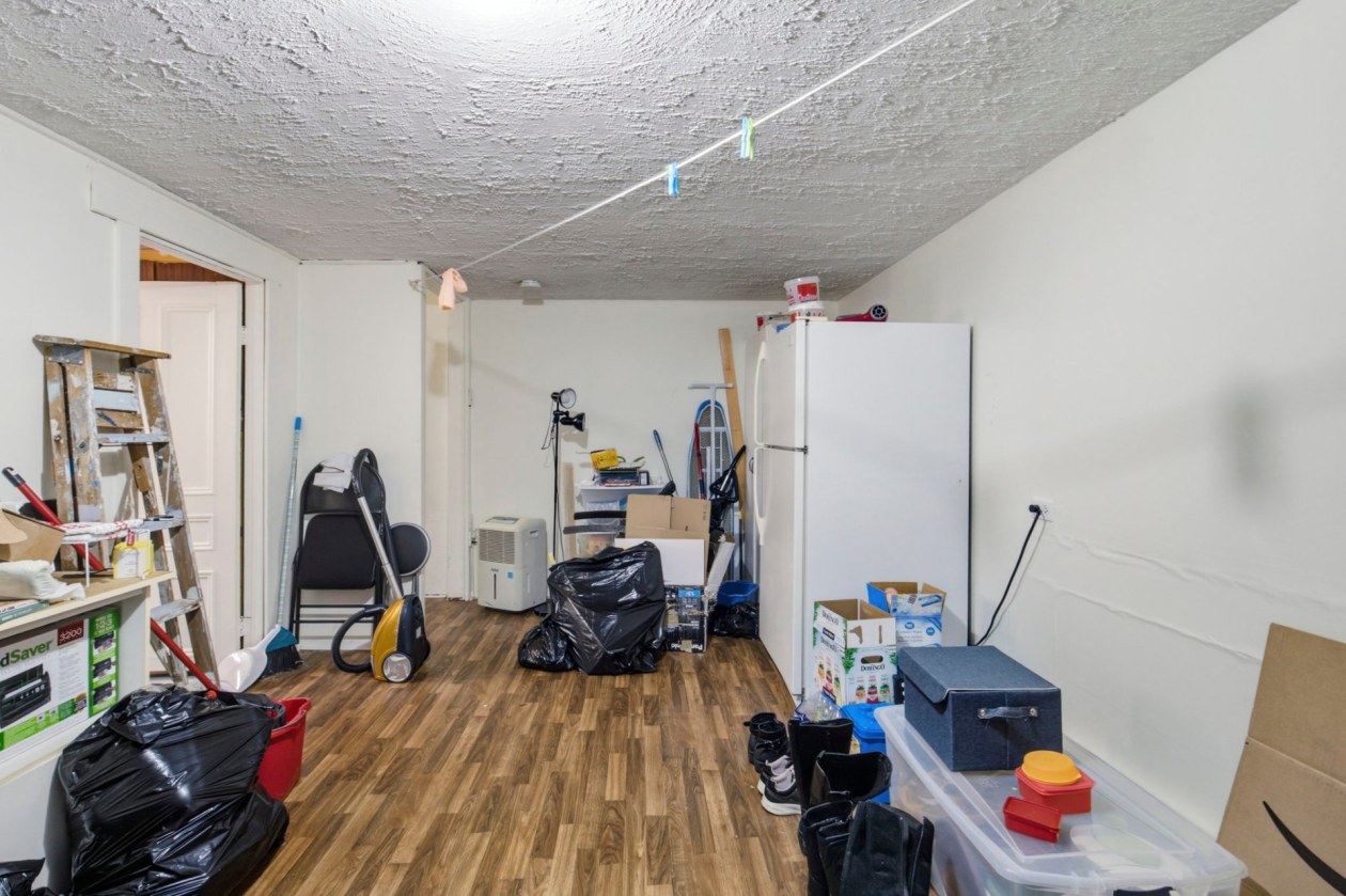 Salle familiale — 335, Rue Colbert, Montréal (Rivière-des-Prairies/Pointe-aux-Trembles), H1A3E3, Montréal (Rivière-des-Prairies/Pointe-aux-Trembles)