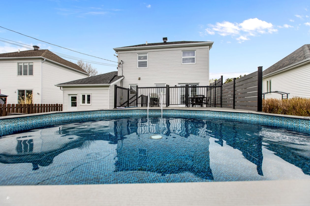 Piscine — 1063, Rue de l'Eau-de-Rose, Lévis (Les Chutes-de-la-Chaudière-Est), G6Z3J7, Lévis (Les Chutes-de-la-Chaudière-Est)