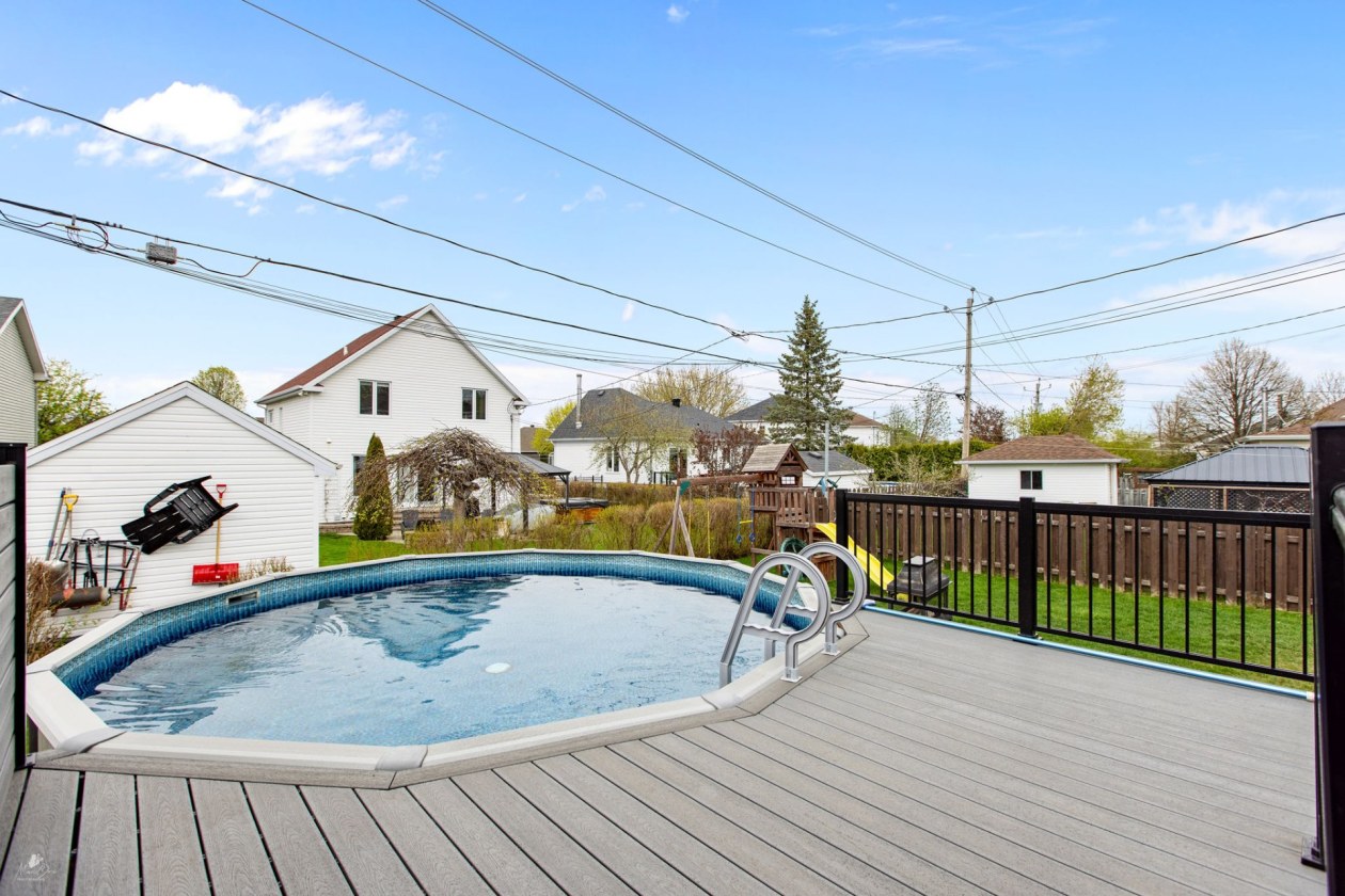 Piscine — 1063, Rue de l'Eau-de-Rose, Lévis (Les Chutes-de-la-Chaudière-Est), G6Z3J7, Lévis (Les Chutes-de-la-Chaudière-Est)