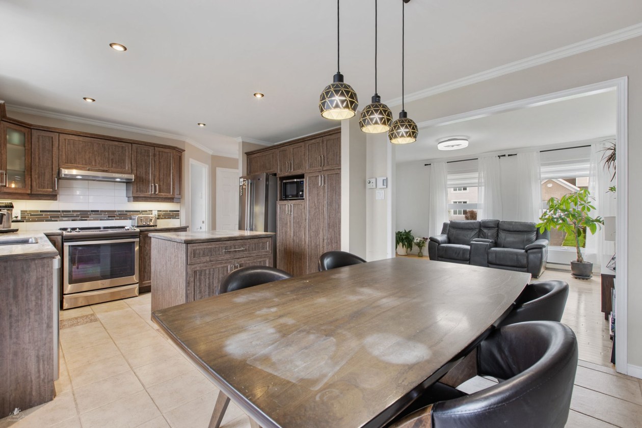 Salle à manger — 1063, Rue de l'Eau-de-Rose, Lévis (Les Chutes-de-la-Chaudière-Est), G6Z3J7, Lévis (Les Chutes-de-la-Chaudière-Est)