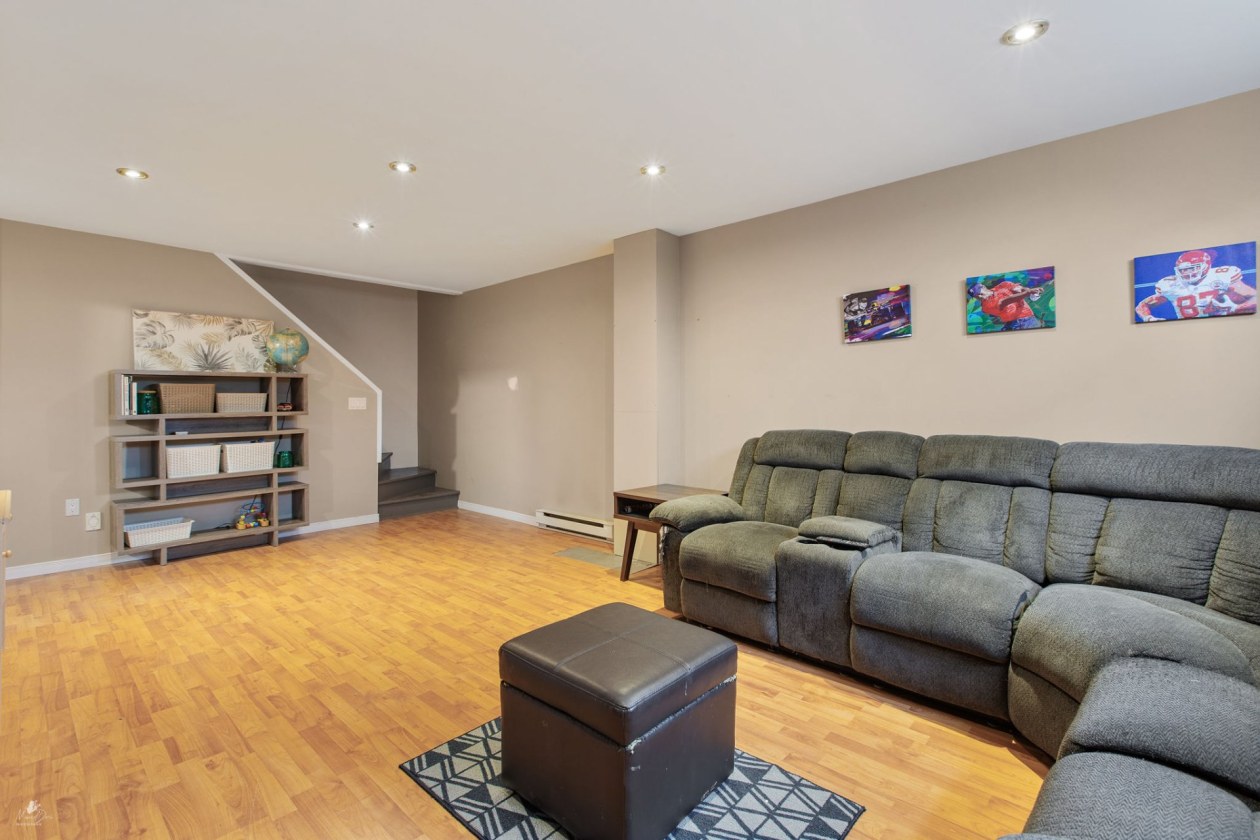 Salle familiale — 1063, Rue de l'Eau-de-Rose, Lévis (Les Chutes-de-la-Chaudière-Est), G6Z3J7, Lévis (Les Chutes-de-la-Chaudière-Est)