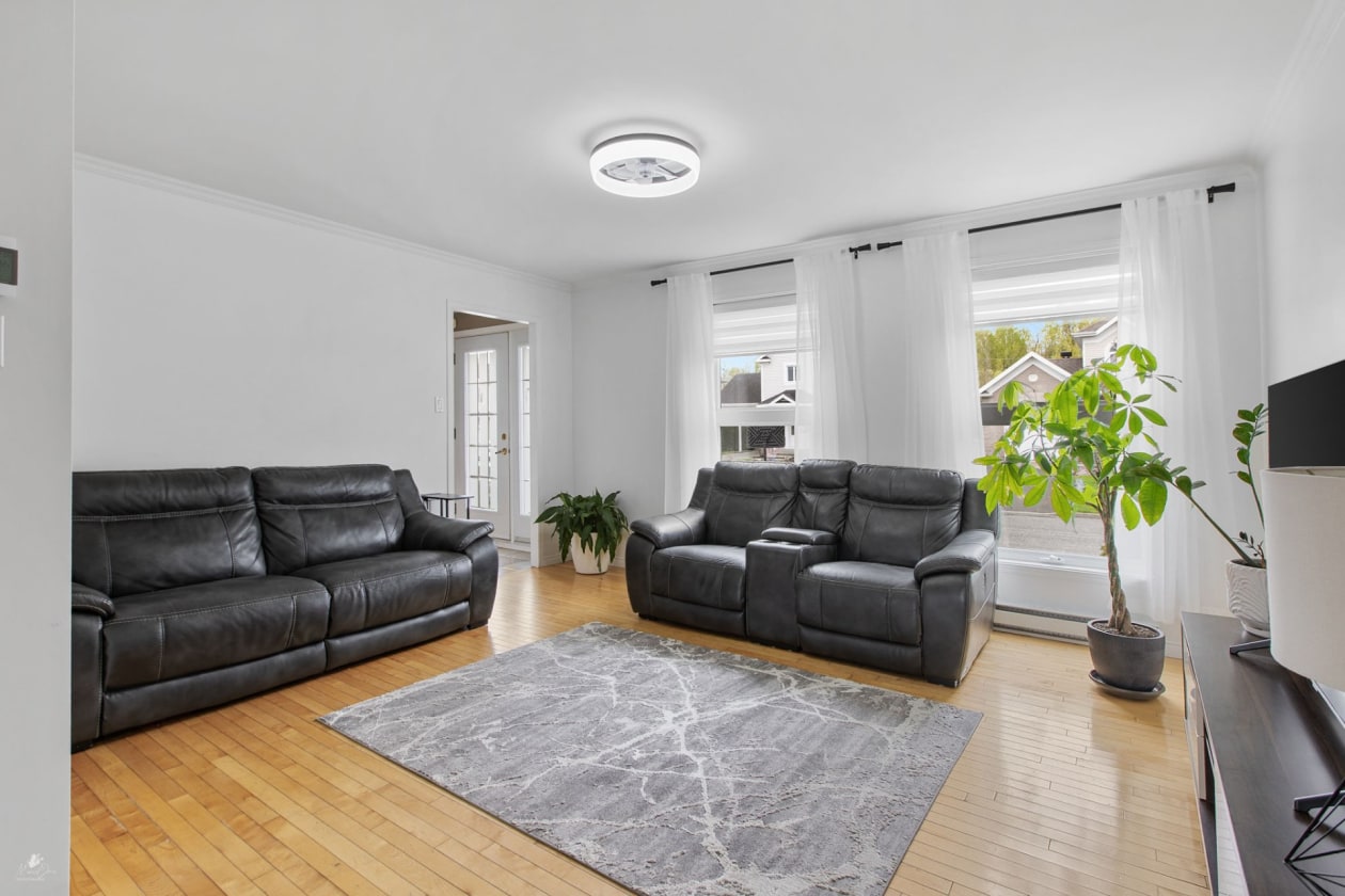 Salon — 1063, Rue de l'Eau-de-Rose, Lévis (Les Chutes-de-la-Chaudière-Est), G6Z3J7, Lévis (Les Chutes-de-la-Chaudière-Est)