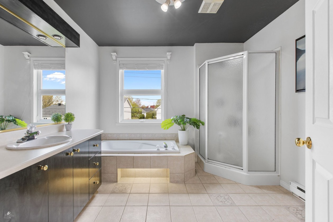 Salle de bains — 1063, Rue de l'Eau-de-Rose, Lévis (Les Chutes-de-la-Chaudière-Est), G6Z3J7, Lévis (Les Chutes-de-la-Chaudière-Est)