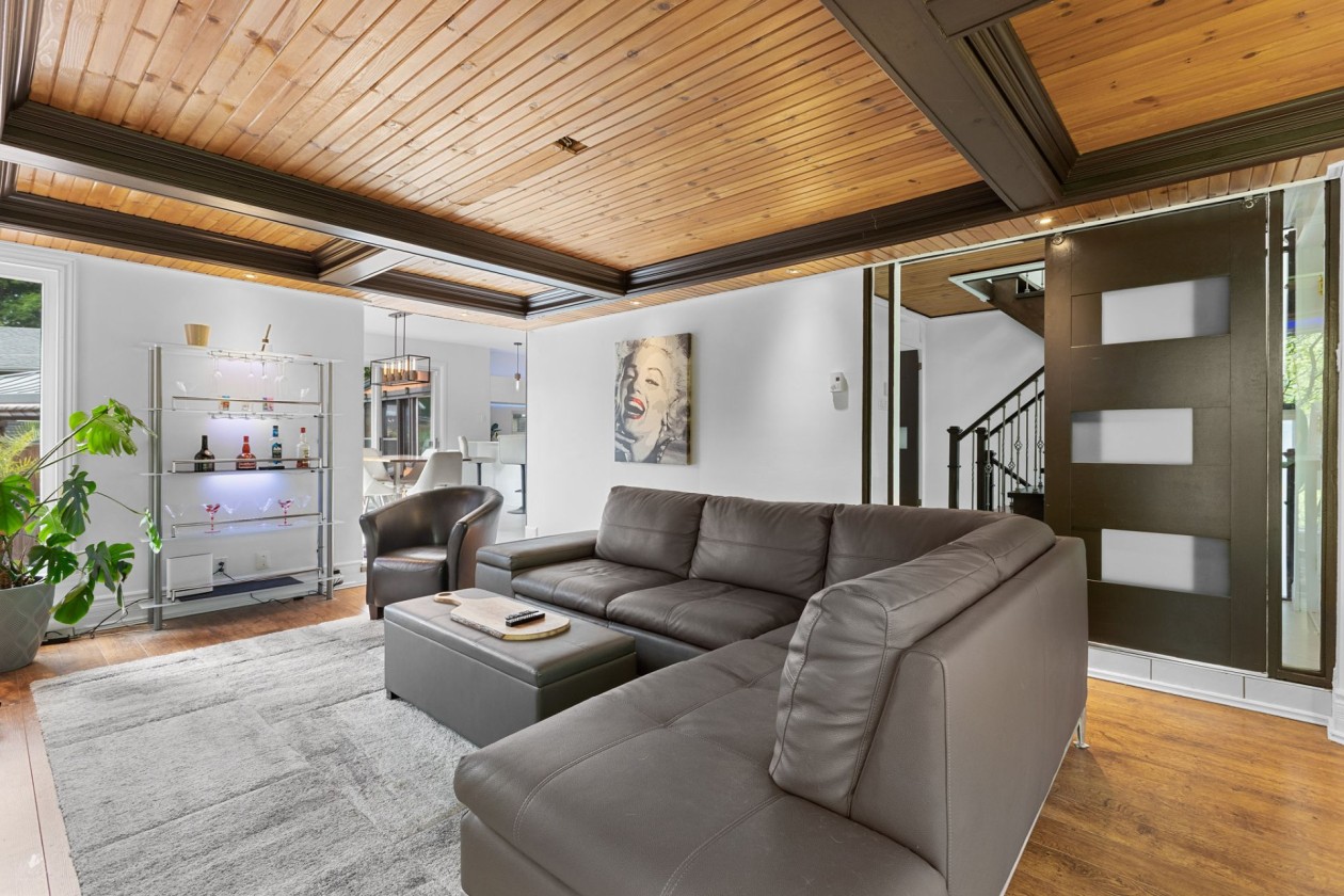 Salon — 368, Rue du Coursier, Lévis (Desjardins), G6C1L7, Lévis (Desjardins)