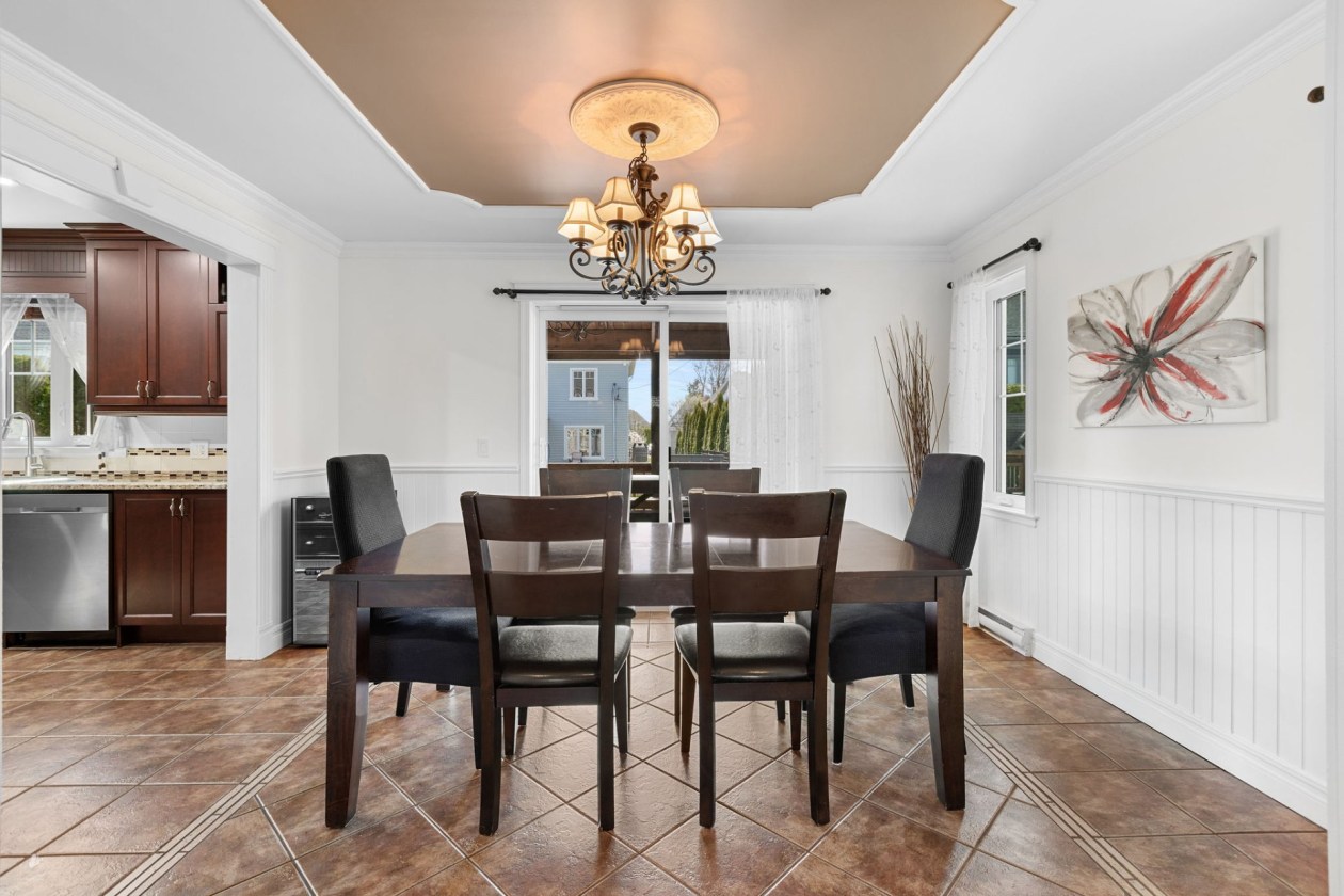 Salle à manger — 29, Rue des Seigneurs, Lévis (Les Chutes-de-la-Chaudière-Est), G6Z7P4, Lévis (Les Chutes-de-la-Chaudière-Est)